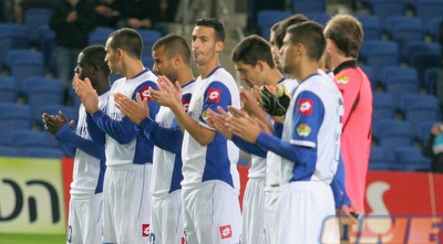 שחקני ק&qout;ש בזמן מחיאות הכפיים לשפר (משה חרמון)