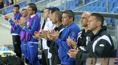 בכר, מזרחי והחברים בדקה לזכרו של עמנואל שפר (משה חרמון)