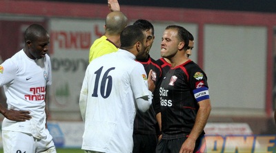 חאלד חלאילה ותמיר כחלון מחליפים מספר מילים (יניב גונן)