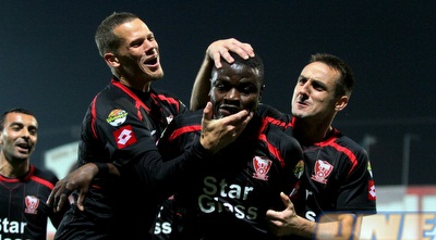 ירו בלו חוגג עם חבריו (יניב גונן)