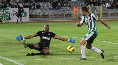 אג´ידה סוגר את ריאן (עמית מצפה) אג´ידה סוגר את ריאן (עמית מצפה)