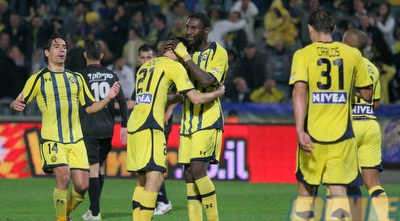 גורי חוגג עם ייני (משה חרמון)