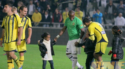 אניימה והילדים חוגגים (משה חרמון)