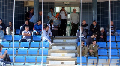 האוהדים הספורים שהגיעו לחולון (יניב גונן)