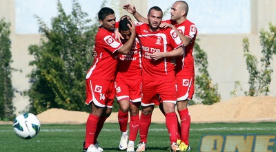 שחקני אסי גלבוע חוגגים את השוויון (יניב גונן)