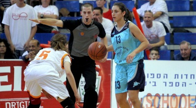 שי אלון מול מרי סילברמן (יניב גונן)