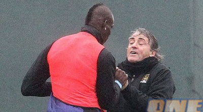 באלוטלי ומנצ´יני בעימות (דיילי מייל) (ONE)