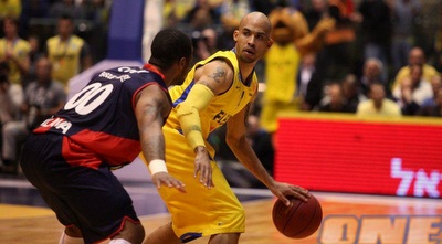 דייויד לוגאן (יוסי ציפקיס)