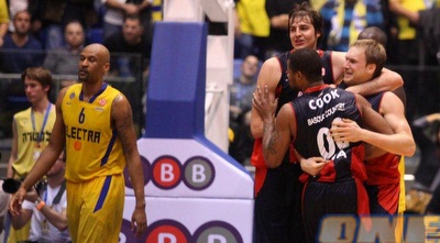 שחקני קאחה לבוראל חוגגים (יוסי ציפקיס) שחקני קאחה לבוראל חוגגים (יוסי ציפקיס)