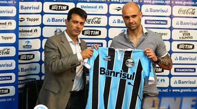 כריס מוצג בגרמיו (האתר הרשמי של גרמיו) (ONE)