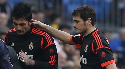 קסיאס ואדאן. חיים מוזרים בשער של ריאל (רויטרס) קסיאס ואדאן. חיים מוזרים בשער של ריאל (רויטרס)