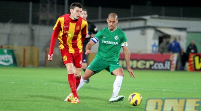 יניב קטן מול מיקי סירושטיין (משה חרמון) יניב קטן מול מיקי סירושטיין (משה חרמון)