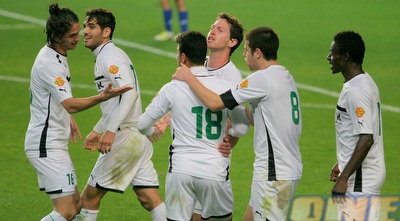 שחקני כפ&qout;ס חוגגים עם פדידה (משה חרמון) שחקני כפ&qout;ס חוגגים עם פדידה (משה חרמון)