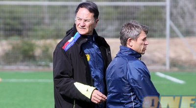 אלי כהן וז´אן טלסניקוב משקיפים על השחקנים (יניב גונן)