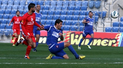 בן מוחא מקדים את אמסיס (יניב גונן)