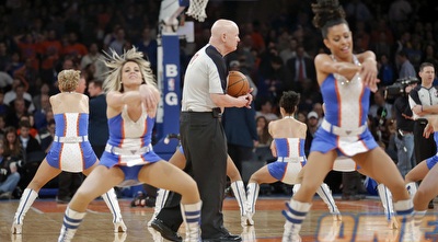 שופט ומעודדות (רויטרס)