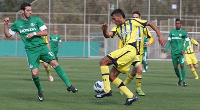 עמאש מנסור לפני יובל יוסיפוביץ´ (עמית מצפה)