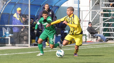 עדי קונסטנטינוס נאבק בגיא כהן (עמית מצפה)