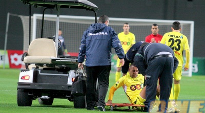 אחמד סבע מקבל טיפול (משה חרמון) אחמד סבע מקבל טיפול (משה חרמון)