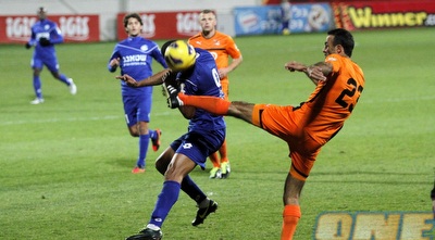 כפיר אדרי בתנועה מסוכנת מול פרננדס (יוסי ציפקיס)