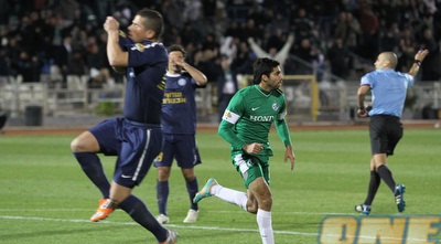 חן עזרא חוגג, בן דיין מתוסכל (עמית מצפה)