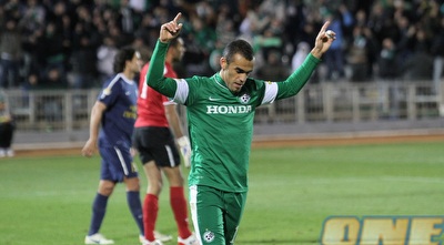 עמאשה חוגג בסיום המשחק (עמית מצפה)