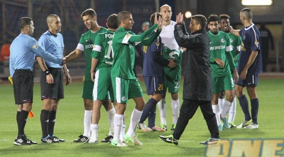 שחקני חיפה חוגגים בסיום (עמית מצפה)