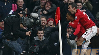 ואן פרסי רוכב על פטריס אברה. ימשיכו לברוח? (רויטרס)