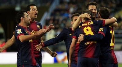 שחקני ברצלונה חוגגים במלאגה (רויטרס)