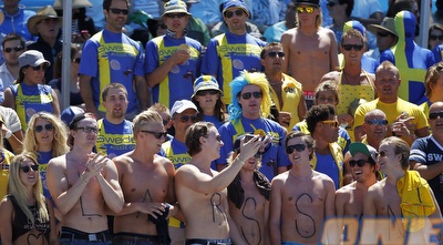 לארסון הביאה איתה אוהדים מסורים שיצאו מאוכזבים (רויטרס) לארסון הביאה איתה אוהדים מסורים שיצאו מאוכזבים (רויטרס)