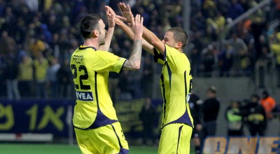 לוגסי ופריצה חוגגים (יניב גונן) לוגסי ופריצה חוגגים (יניב גונן)