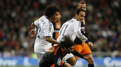 מרסלו ובאנגה נאבקים (רויטרס)