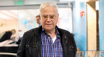 שחר. הכדור בידיו של עטר (יוסי ציפקיס)