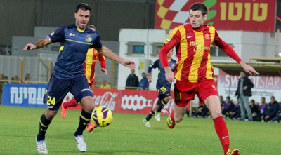 סירושטיין מקדים את קולאוטי (משה חרמון) סירושטיין מקדים את קולאוטי (משה חרמון)