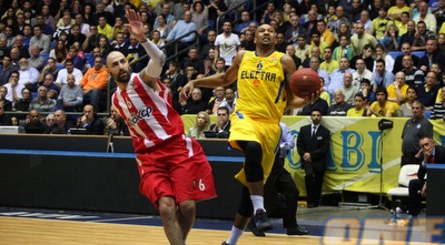 אנטיץ´ עוצר את סמית´ (יוסי ציפקיס)