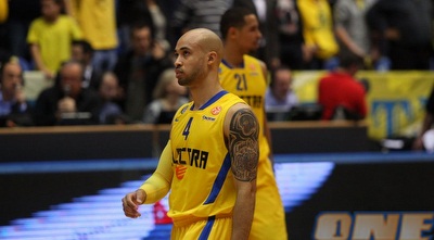 לוגאן מתוסכל אחרי ההפסד (יוסי ציפקיס) לוגאן מתוסכל אחרי ההפסד (יוסי ציפקיס)