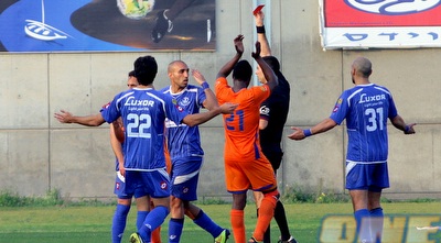 תומר כהן שולח את ז´אן החוצה בכרטיס אדום (יניב גונן)