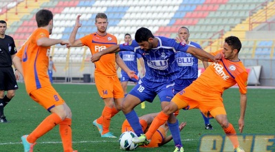 זכרי בין 3 שחקנים (יניב גונן)