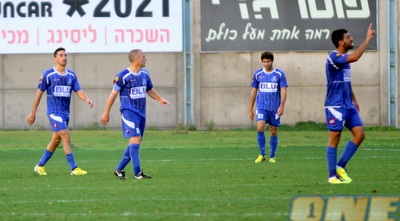 שחקני הפועל פ&qout;ת המאוכזבים (יניב גונן)