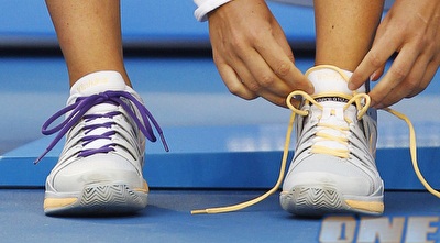 אזרנקה החליטה לגוון עם הצבעים של השרוכים (רויטרס)