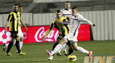 קובי מויאל מול עגייב (יוסי ציפקיס) קובי מויאל מול עגייב (יוסי ציפקיס)