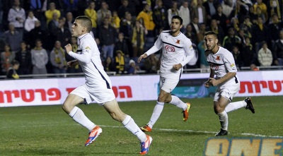 עגייב חוגג לאחר השער (יוסי ציפקיס) עגייב חוגג לאחר השער (יוסי ציפקיס)