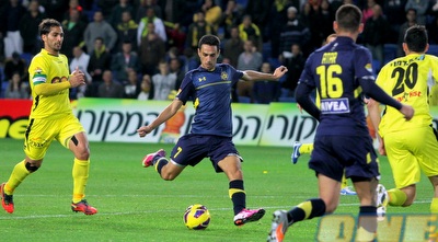 ערן זהבי מתכונן לבעיטה (יניב גונן)