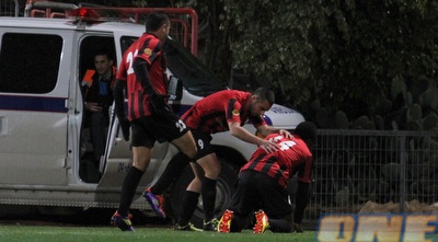 שחקני נצרת עילית חוגגים עם בסיט (עמית מצפה)