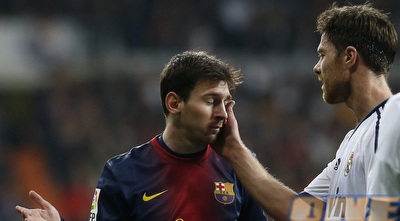 צ´אבי אלונסו וליאו מסי (רויטרס)