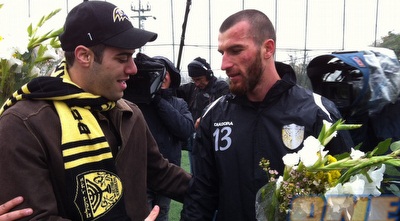 סדייב עם זר הפרחים (גיא בן זיו)