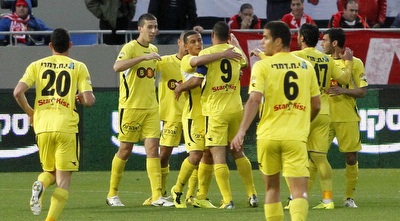 שחקני נתניה חוגגים את השער הראשון (יוסי ציפקיס)