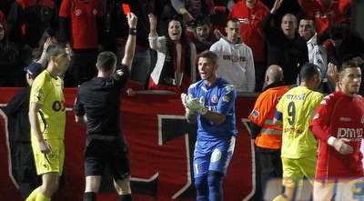 קליימן סופג את הכרטיס האדום מאדלר (יוסי ציפקיס)