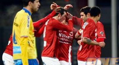 ארבייטמן חוגג עם שחקני מונס (ONE)