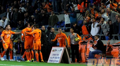 גלבאן ואוהדי בני יהודה מתעמתים (שי לוי) גלבאן ואוהדי בני יהודה מתעמתים (שי לוי)